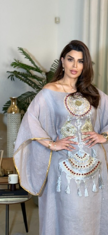 جلابيه لينن  رصاصيه مع سلسله ذهبيه 